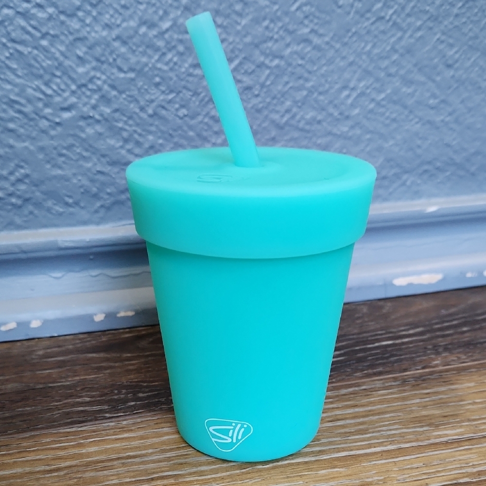 NWOT RETIRED Silipint 8 oz Kids Straw Tumbler Aqua Blue Turquoise